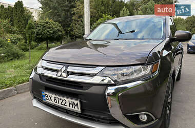 Внедорожник / Кроссовер Mitsubishi Outlander 2018 в 