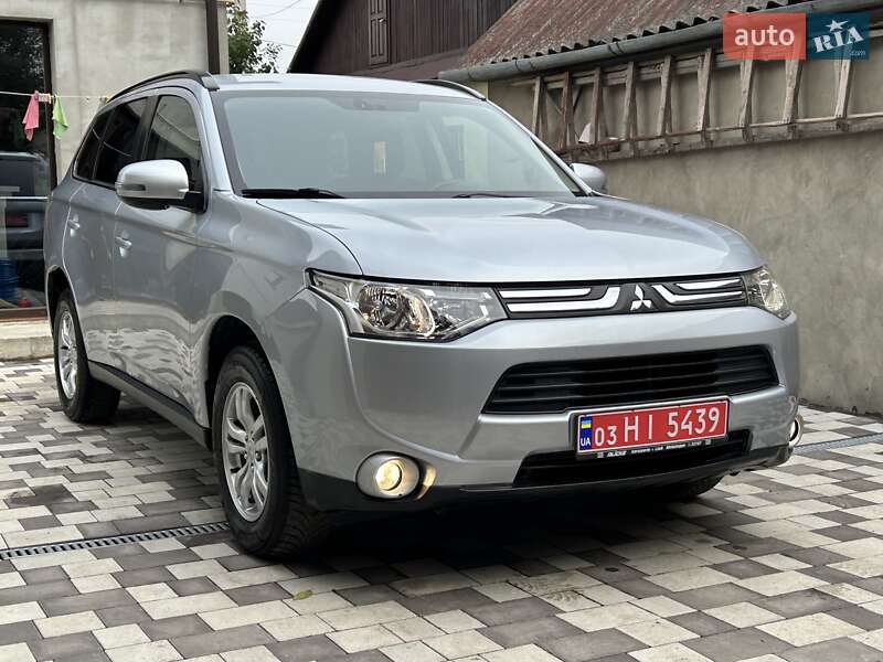 Внедорожник / Кроссовер Mitsubishi Outlander 2012 в Ровно