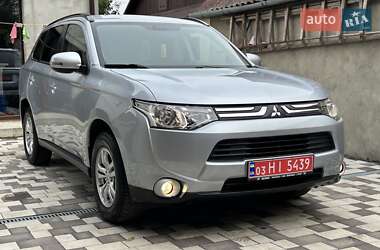 Внедорожник / Кроссовер Mitsubishi Outlander 2012 в 