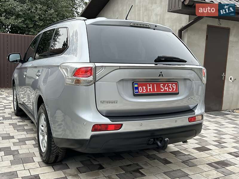 Внедорожник / Кроссовер Mitsubishi Outlander 2012 в Ровно