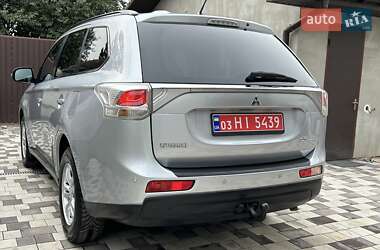 Внедорожник / Кроссовер Mitsubishi Outlander 2012 в 