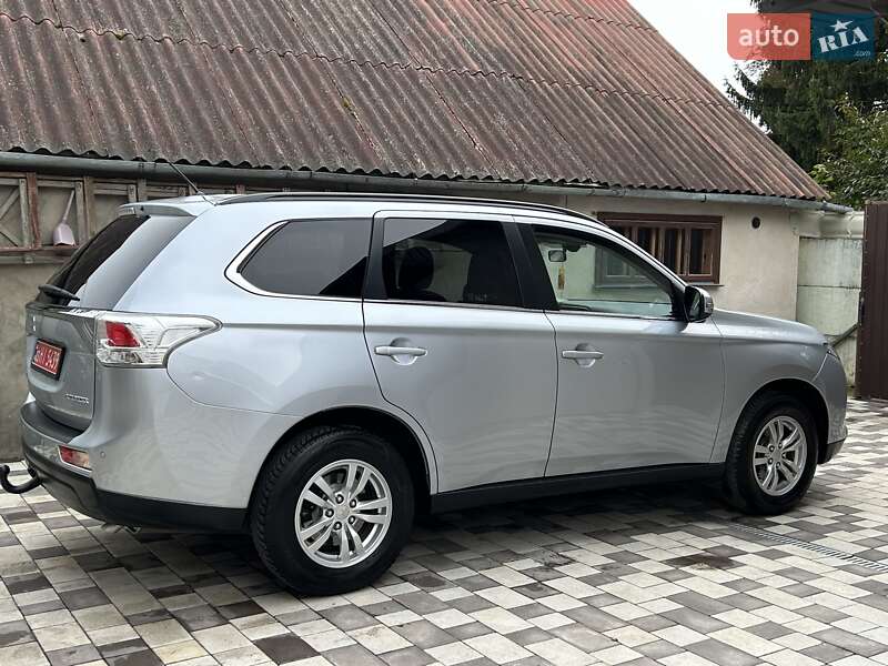 Внедорожник / Кроссовер Mitsubishi Outlander 2012 в Ровно