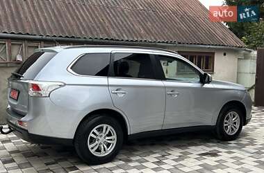 Внедорожник / Кроссовер Mitsubishi Outlander 2012 в 