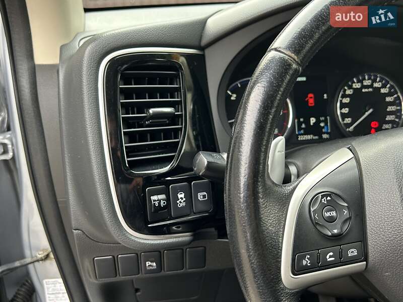 Внедорожник / Кроссовер Mitsubishi Outlander 2012 в Ровно