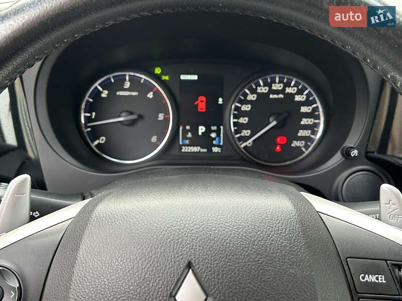 Внедорожник / Кроссовер Mitsubishi Outlander 2012 в Ровно