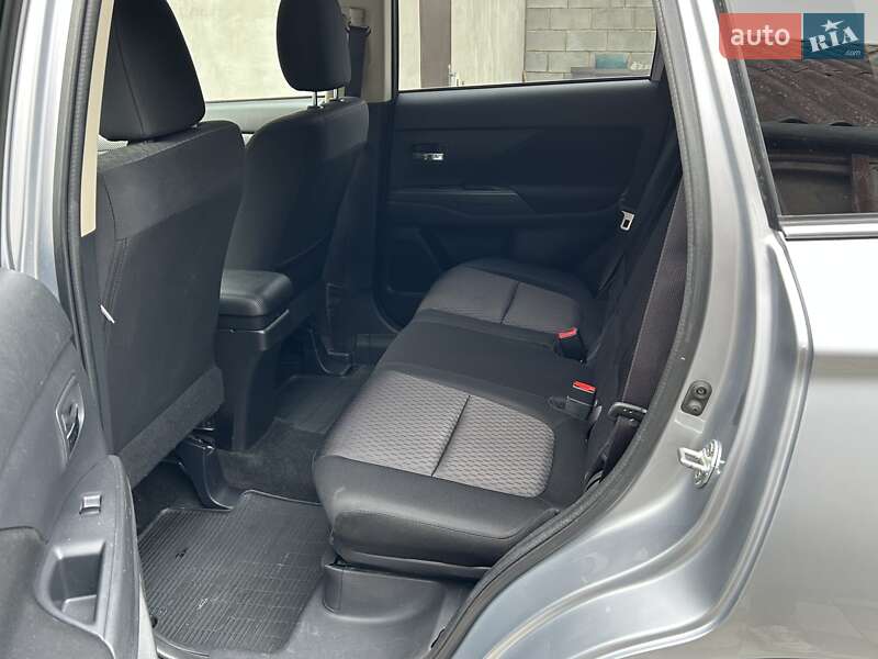 Внедорожник / Кроссовер Mitsubishi Outlander 2012 в Ровно
