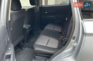 Внедорожник / Кроссовер Mitsubishi Outlander 2012 в 