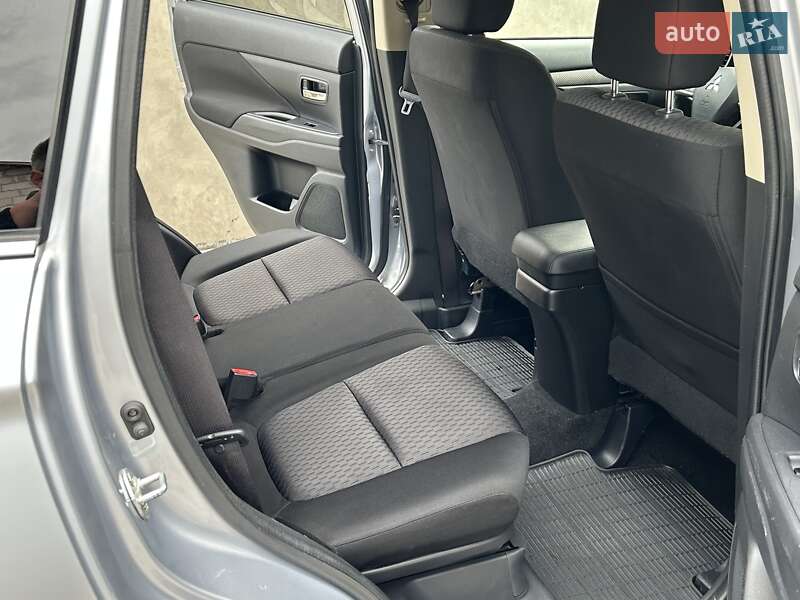 Внедорожник / Кроссовер Mitsubishi Outlander 2012 в Ровно