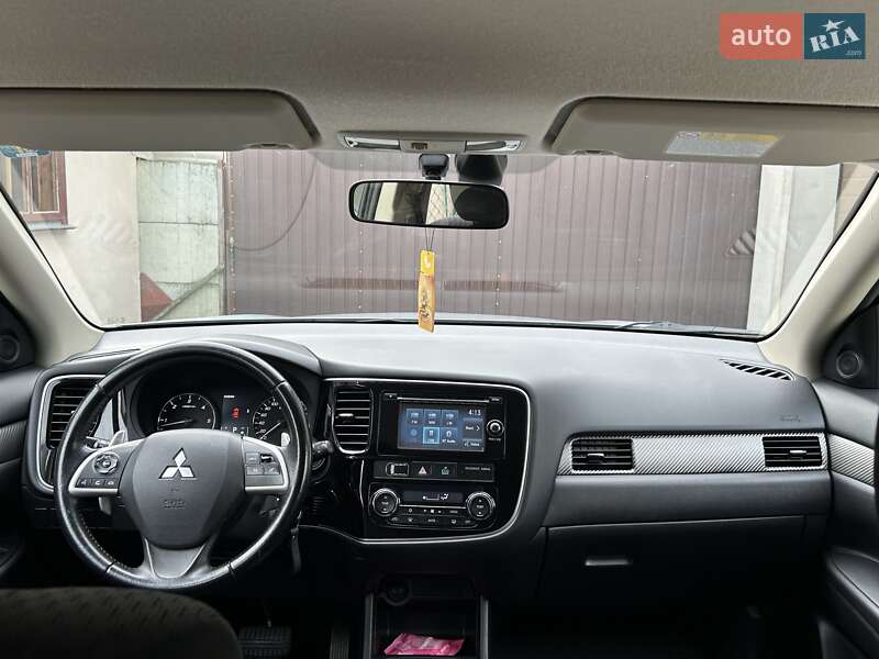 Внедорожник / Кроссовер Mitsubishi Outlander 2012 в Ровно