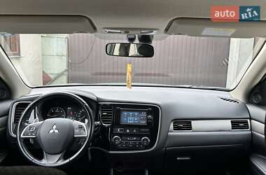 Внедорожник / Кроссовер Mitsubishi Outlander 2012 в 