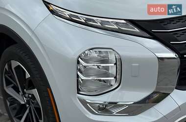 Внедорожник / Кроссовер Mitsubishi Outlander 2022 в 
