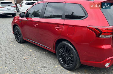 Внедорожник / Кроссовер Mitsubishi Outlander 2021 в 