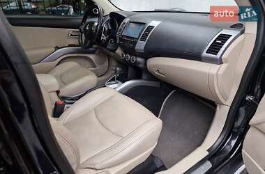 Внедорожник / Кроссовер Mitsubishi Outlander 2010 в 