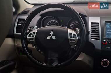 Внедорожник / Кроссовер Mitsubishi Outlander 2010 в 