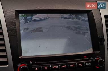 Внедорожник / Кроссовер Mitsubishi Outlander 2010 в 