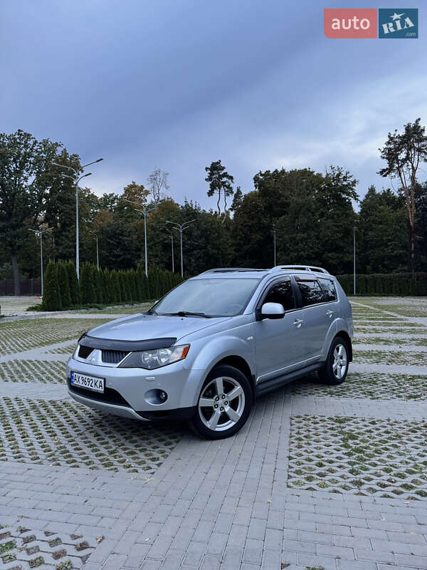 Внедорожник / Кроссовер Mitsubishi Outlander 2009 в 