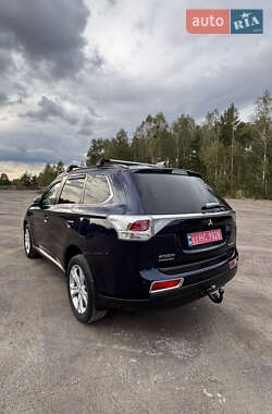 Внедорожник / Кроссовер Mitsubishi Outlander 2013 в 
