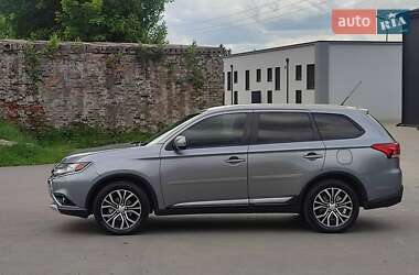 Внедорожник / Кроссовер Mitsubishi Outlander 2015 в 