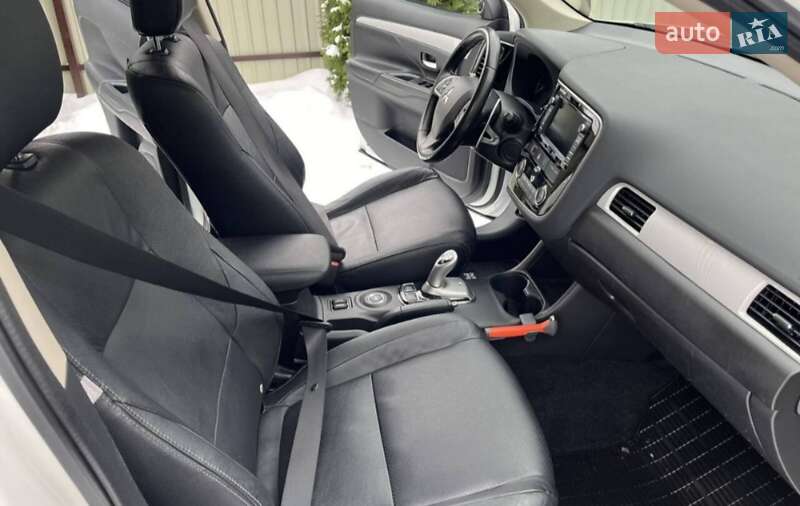 Внедорожник / Кроссовер Mitsubishi Outlander 2014 в Харькове фото 12 Внедорожник / Кроссовер Mitsubishi Outlander 2014 в Харькове