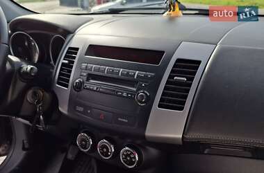 Внедорожник / Кроссовер Mitsubishi Outlander 2011 в 