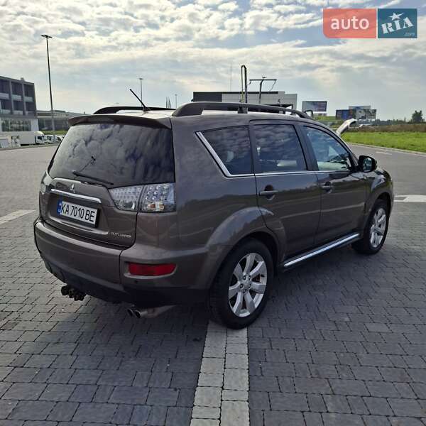 Позашляховик / Кросовер Mitsubishi Outlander 2011 в Львові фото 12 Позашляховик / Кросовер Mitsubishi Outlander 2011 в Львові