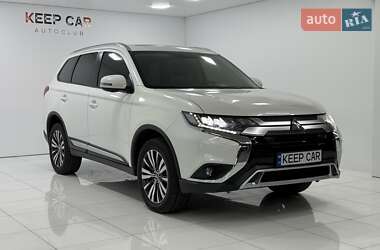 Внедорожник / Кроссовер Mitsubishi Outlander 2018 в 