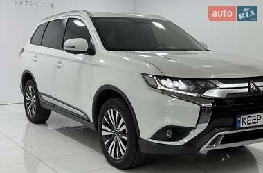 Внедорожник / Кроссовер Mitsubishi Outlander 2018 в 