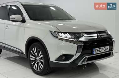 Внедорожник / Кроссовер Mitsubishi Outlander 2018 в 
