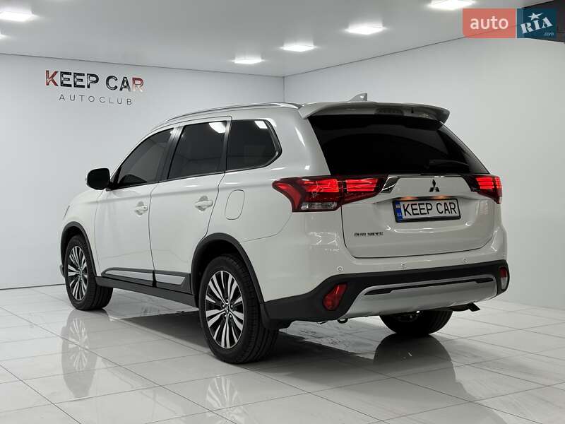 Внедорожник / Кроссовер Mitsubishi Outlander 2018 в Одессе