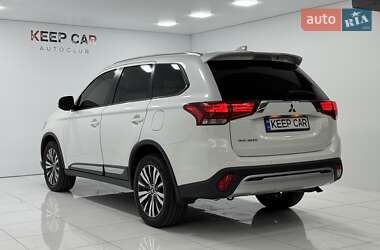 Внедорожник / Кроссовер Mitsubishi Outlander 2018 в 