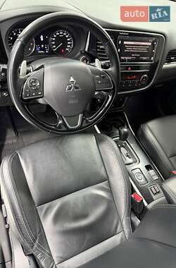 Внедорожник / Кроссовер Mitsubishi Outlander 2018 в 