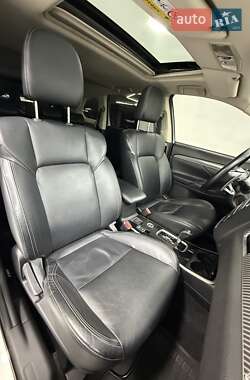 Внедорожник / Кроссовер Mitsubishi Outlander 2018 в 