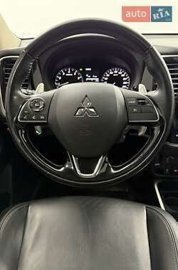Внедорожник / Кроссовер Mitsubishi Outlander 2018 в 