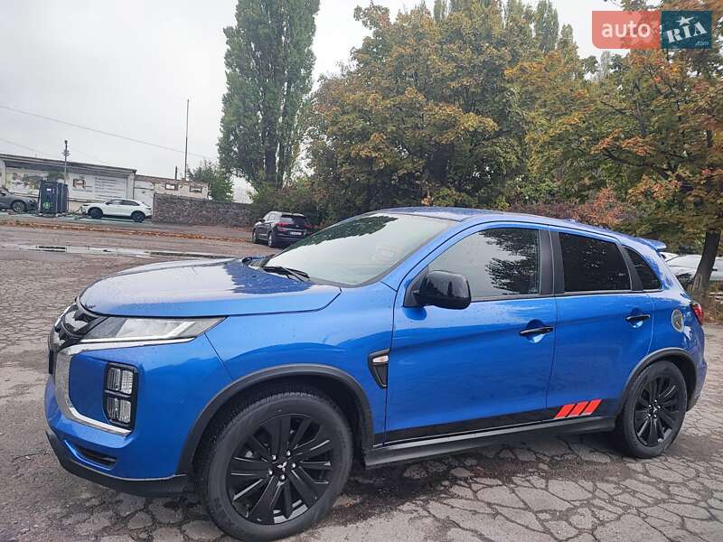 Внедорожник / Кроссовер Mitsubishi Outlander 2020 в Киеве