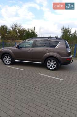 Внедорожник / Кроссовер Mitsubishi Outlander 2011 в 