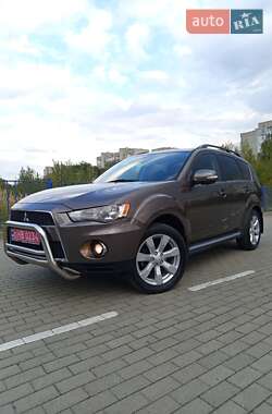 Внедорожник / Кроссовер Mitsubishi Outlander 2011 в 