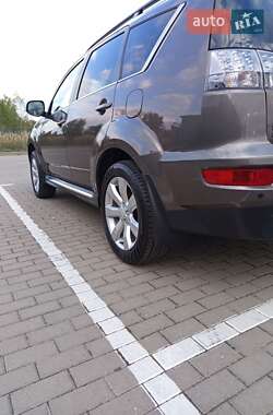 Внедорожник / Кроссовер Mitsubishi Outlander 2011 в 