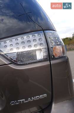 Внедорожник / Кроссовер Mitsubishi Outlander 2011 в 