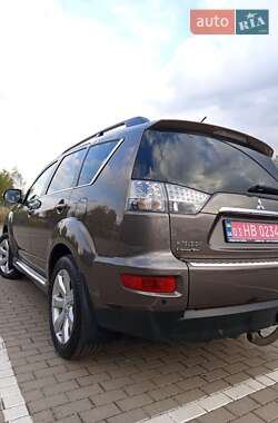 Внедорожник / Кроссовер Mitsubishi Outlander 2011 в 