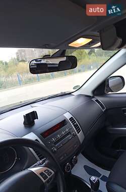 Внедорожник / Кроссовер Mitsubishi Outlander 2011 в 