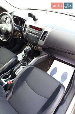 Внедорожник / Кроссовер Mitsubishi Outlander 2011 в 