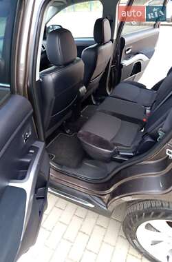 Внедорожник / Кроссовер Mitsubishi Outlander 2011 в 
