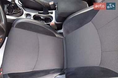 Внедорожник / Кроссовер Mitsubishi Outlander 2011 в 