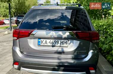 Внедорожник / Кроссовер Mitsubishi Outlander 2017 в 