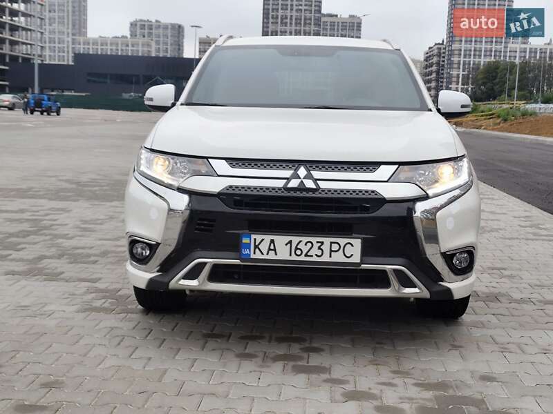 Внедорожник / Кроссовер Mitsubishi Outlander 2019 в Киеве