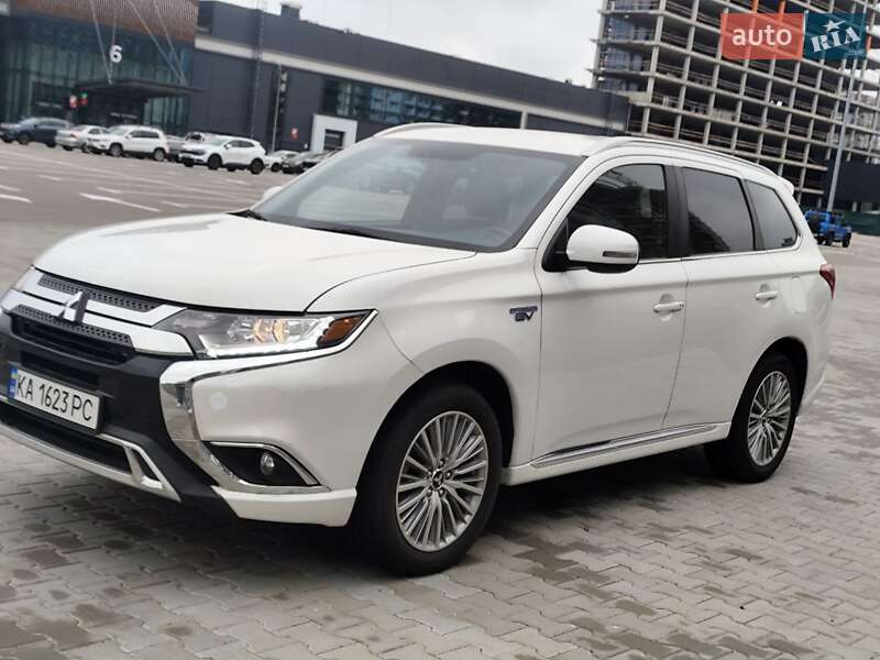 Внедорожник / Кроссовер Mitsubishi Outlander 2019 в Киеве