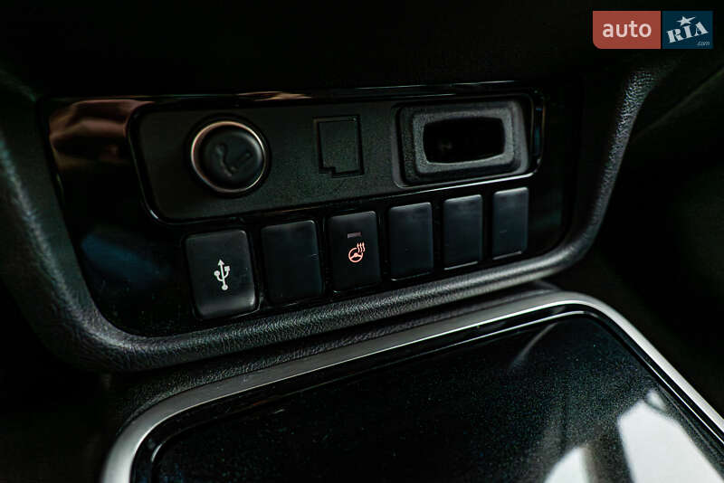 Внедорожник / Кроссовер Mitsubishi Outlander 2021 в Киеве