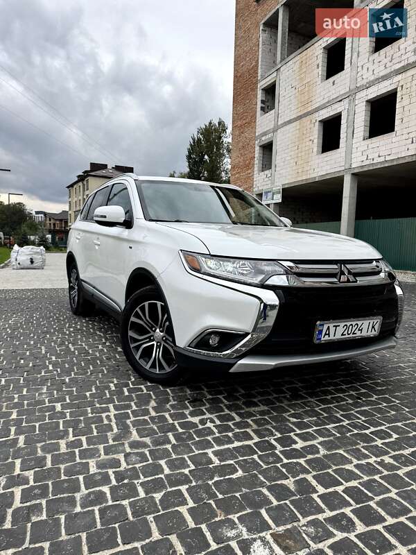Позашляховик / Кросовер Mitsubishi Outlander 2016 в Івано-Франківську