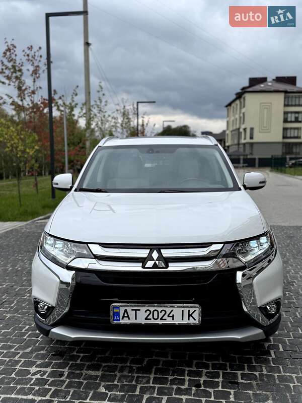 Позашляховик / Кросовер Mitsubishi Outlander 2016 в Івано-Франківську
