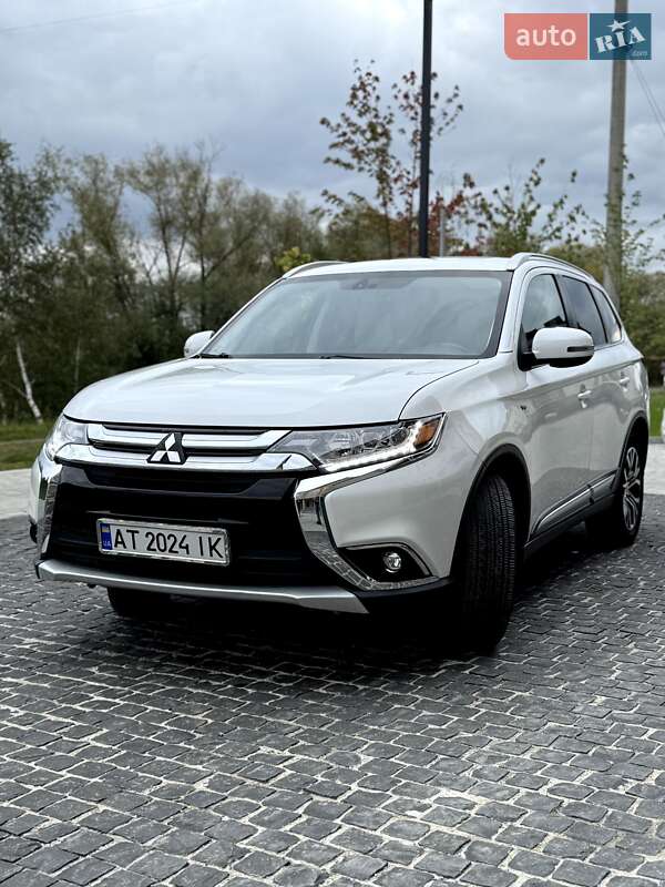 Позашляховик / Кросовер Mitsubishi Outlander 2016 в Івано-Франківську